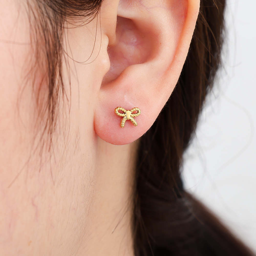 Stainless steel piercing 6mm twist bowtie