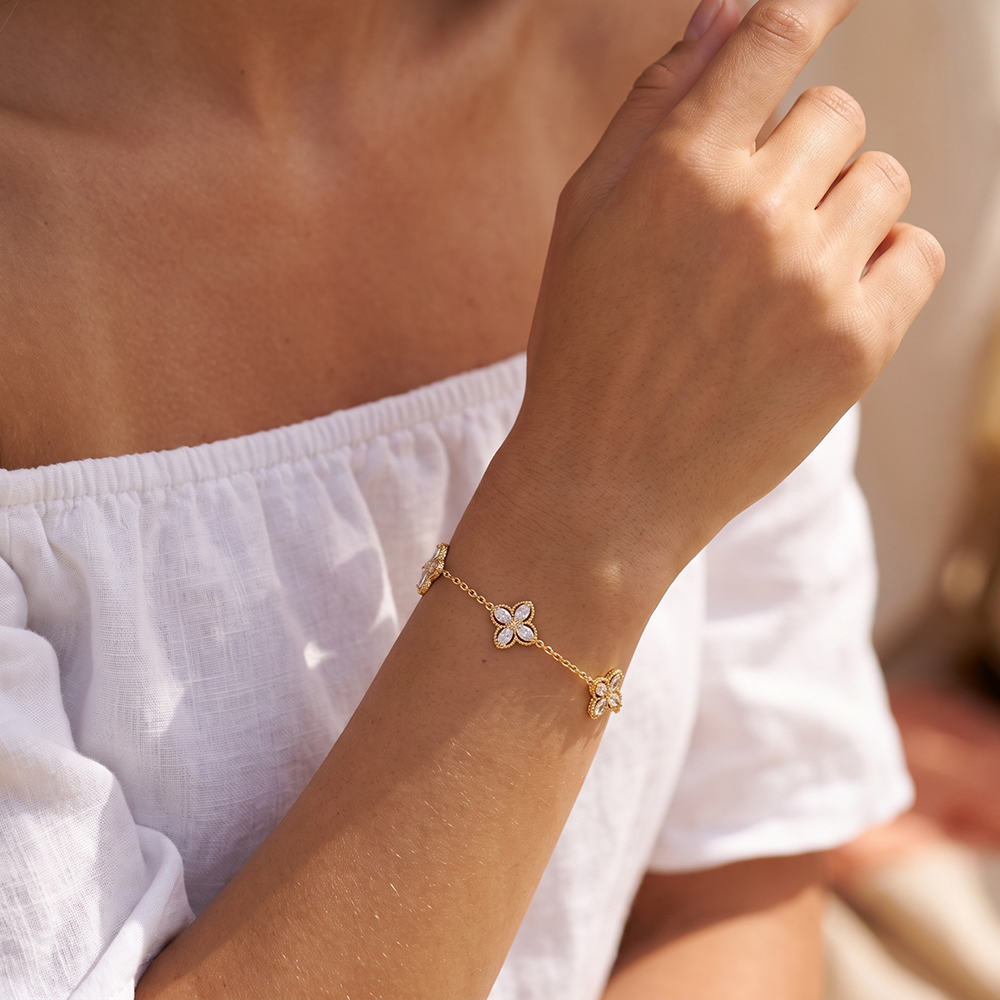 Stainless steel bracelet, 17 cm, with three cubic zirconia clover leaves 
