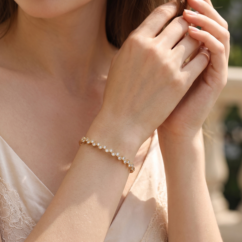 Stainless steel bangle, 6 cm, featuring many elegant, sparkling cubic zirconia stones  