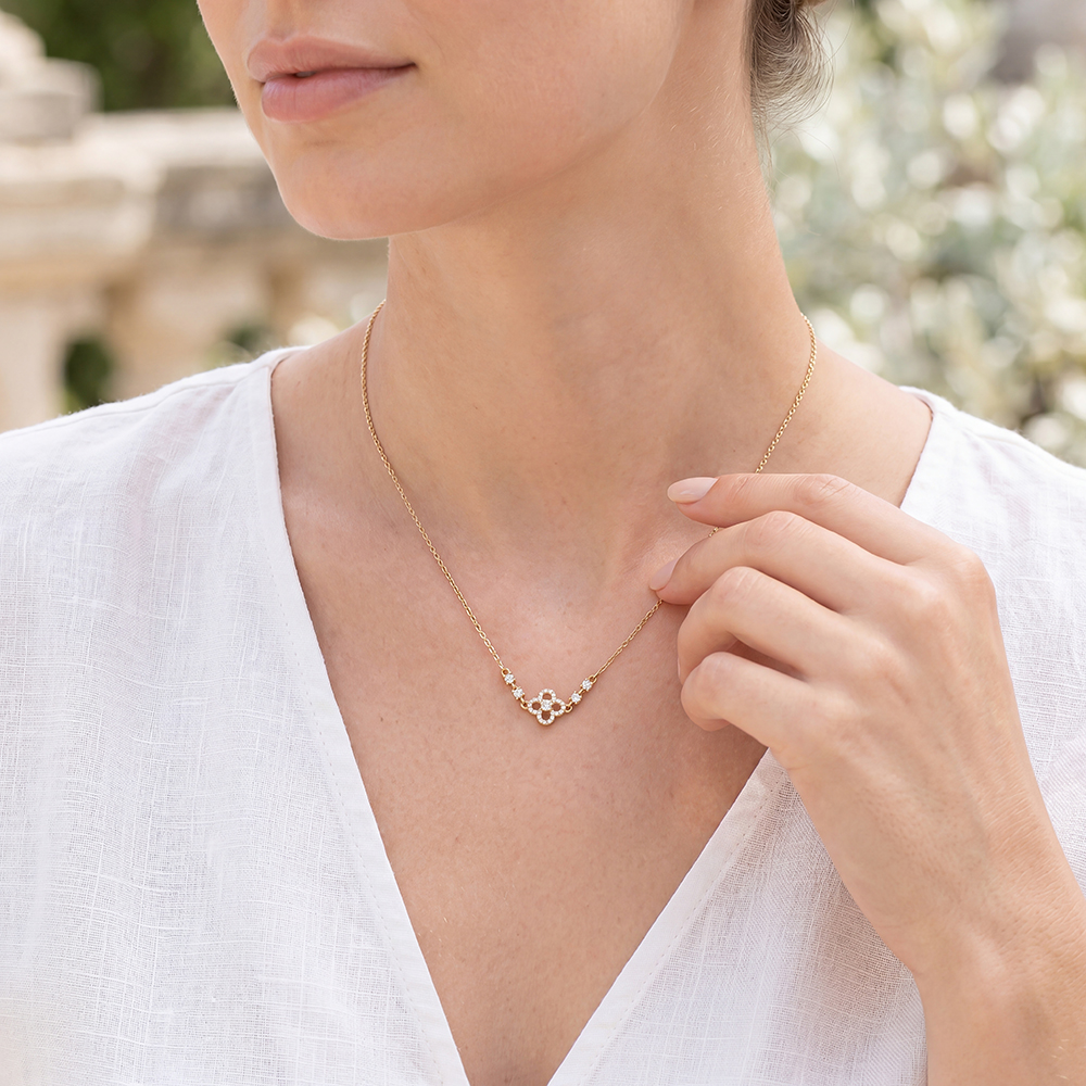 40cm stainless steel necklace with filigree zirconia shamrock