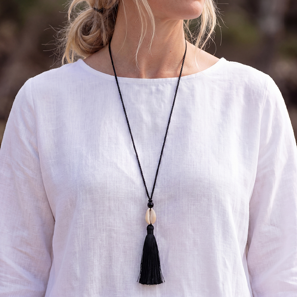90cm acrylic shell tassel polyester cord necklace