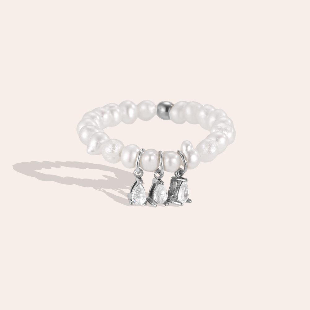 Stainless steel ring with adjustable elastic band, pearls and small cubic zirconia
