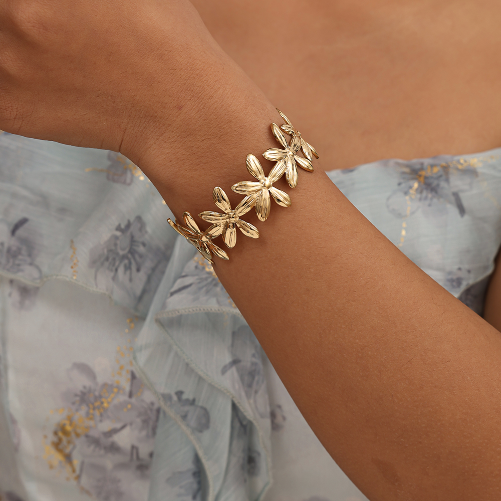 Stainless steel bangle Adjustable many flowers