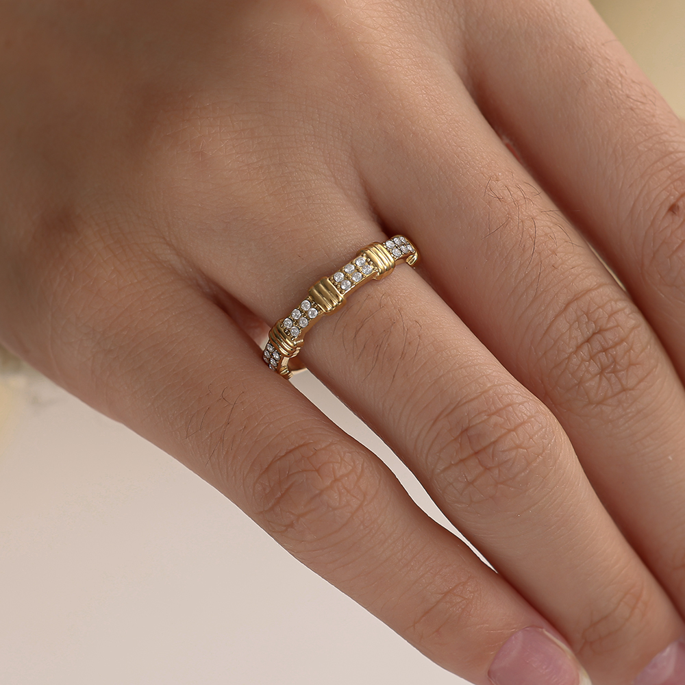 Stainless steel ring, adjustable, with a modern design and cubic zirconia  