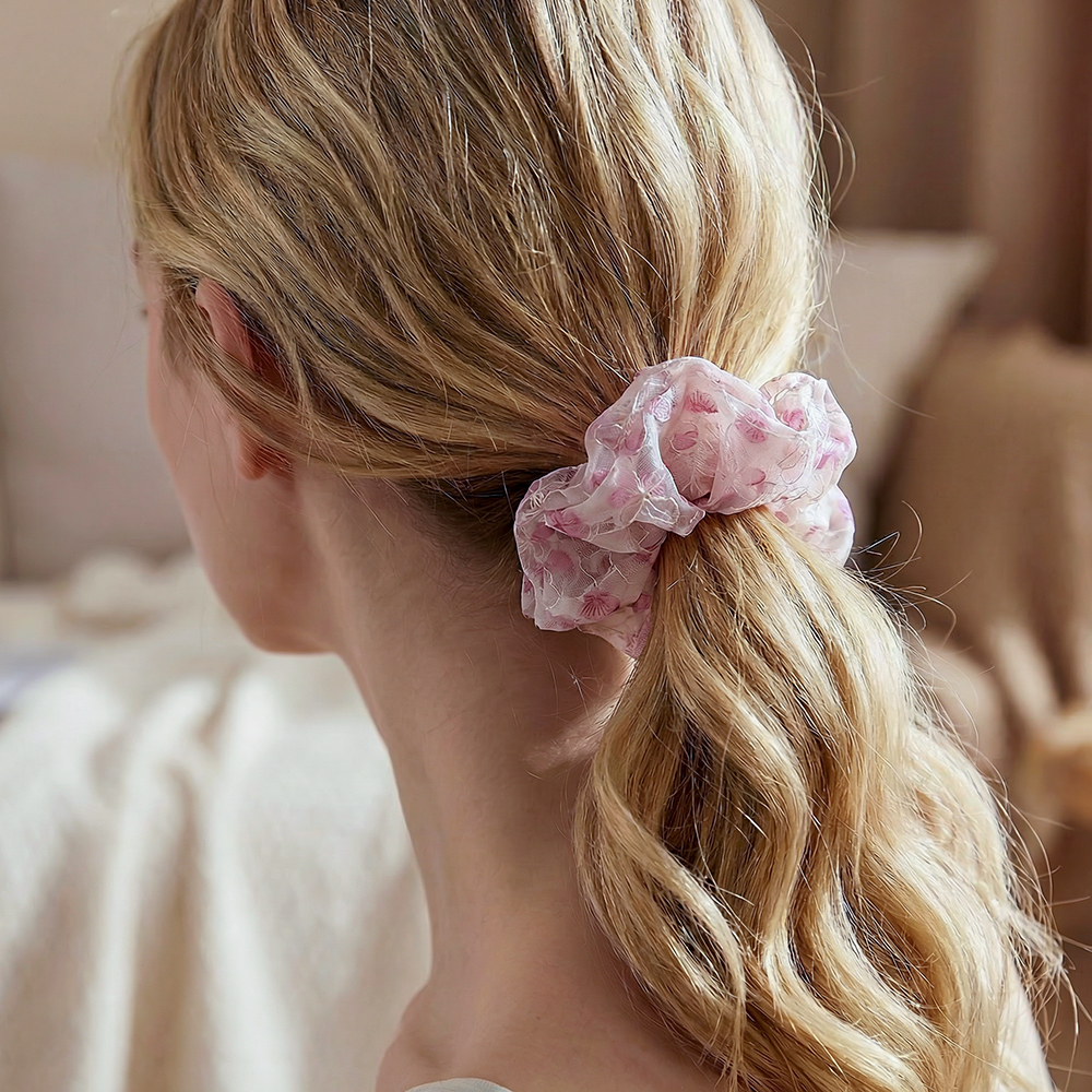 Small flowers scrunchie