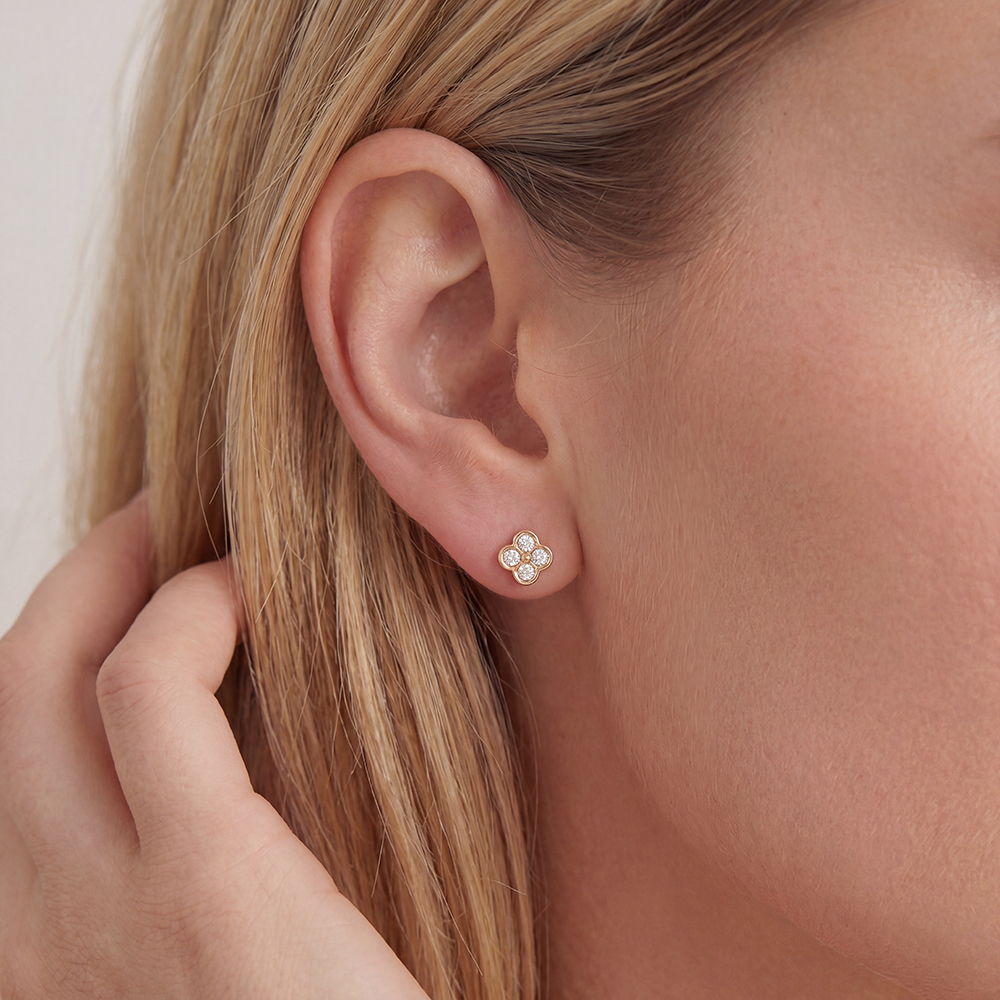 Stainless steel earrings 5mm cloverleaf zirconia