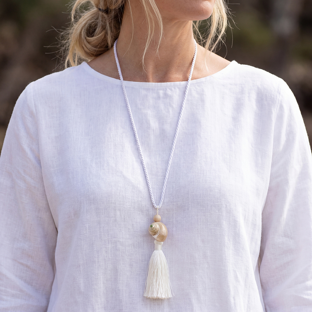 90cm acrylic sea snail shell polyester cord necklace