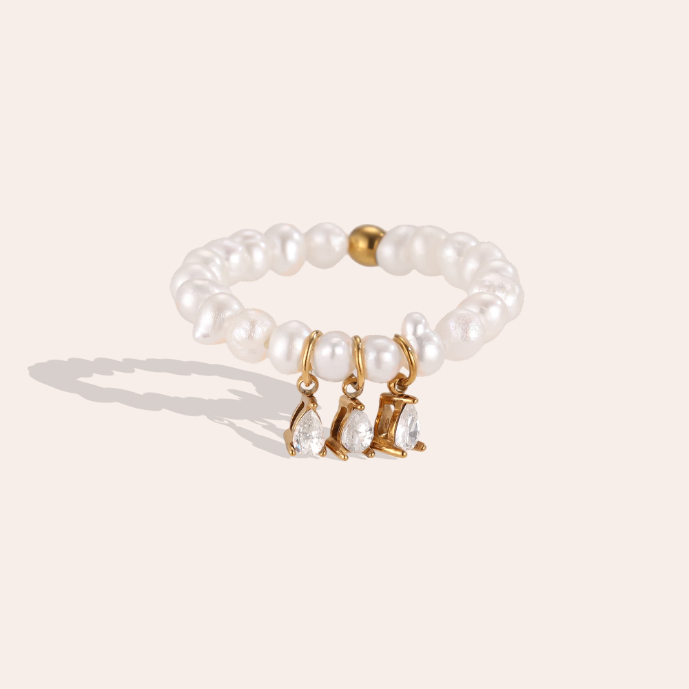 Stainless steel ring with adjustable elastic band, pearls and small cubic zirconia