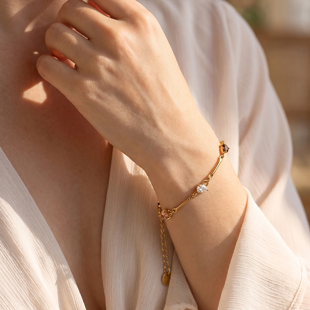 Stainless steel bracelet, 17 cm, with a few drops of cubic zirconia
