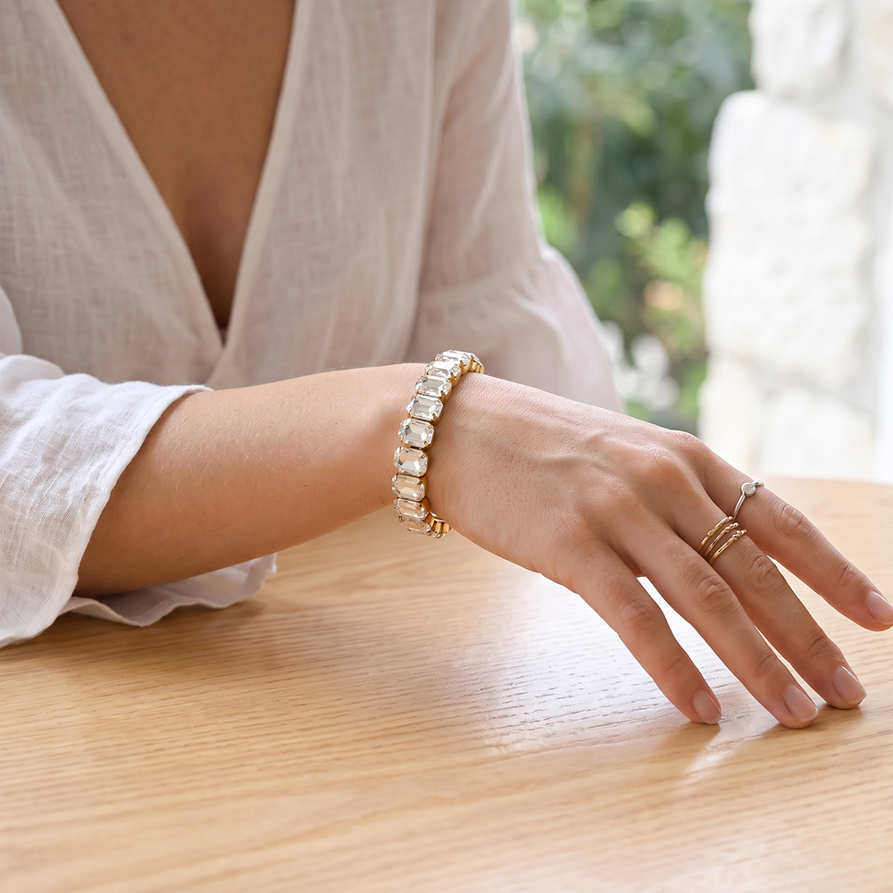 Stainless steel elasticated bangle with square glass