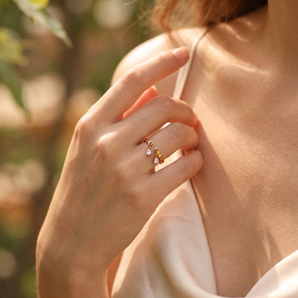 Stainless steel ring, adjustable, with two small teardrop-shaped zirconia stones