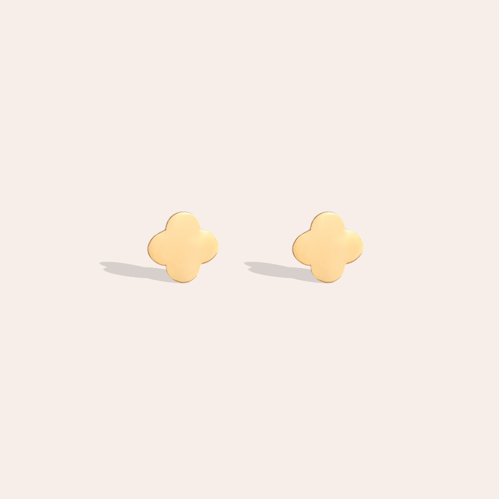 Stainless steel earrings, 7mm, delicate shamrock design