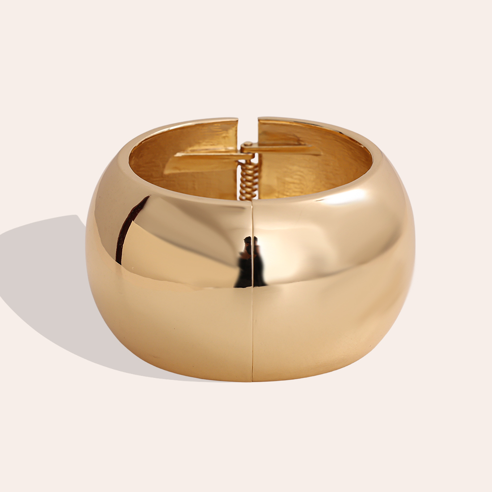 6.5cm wide round brass bangle