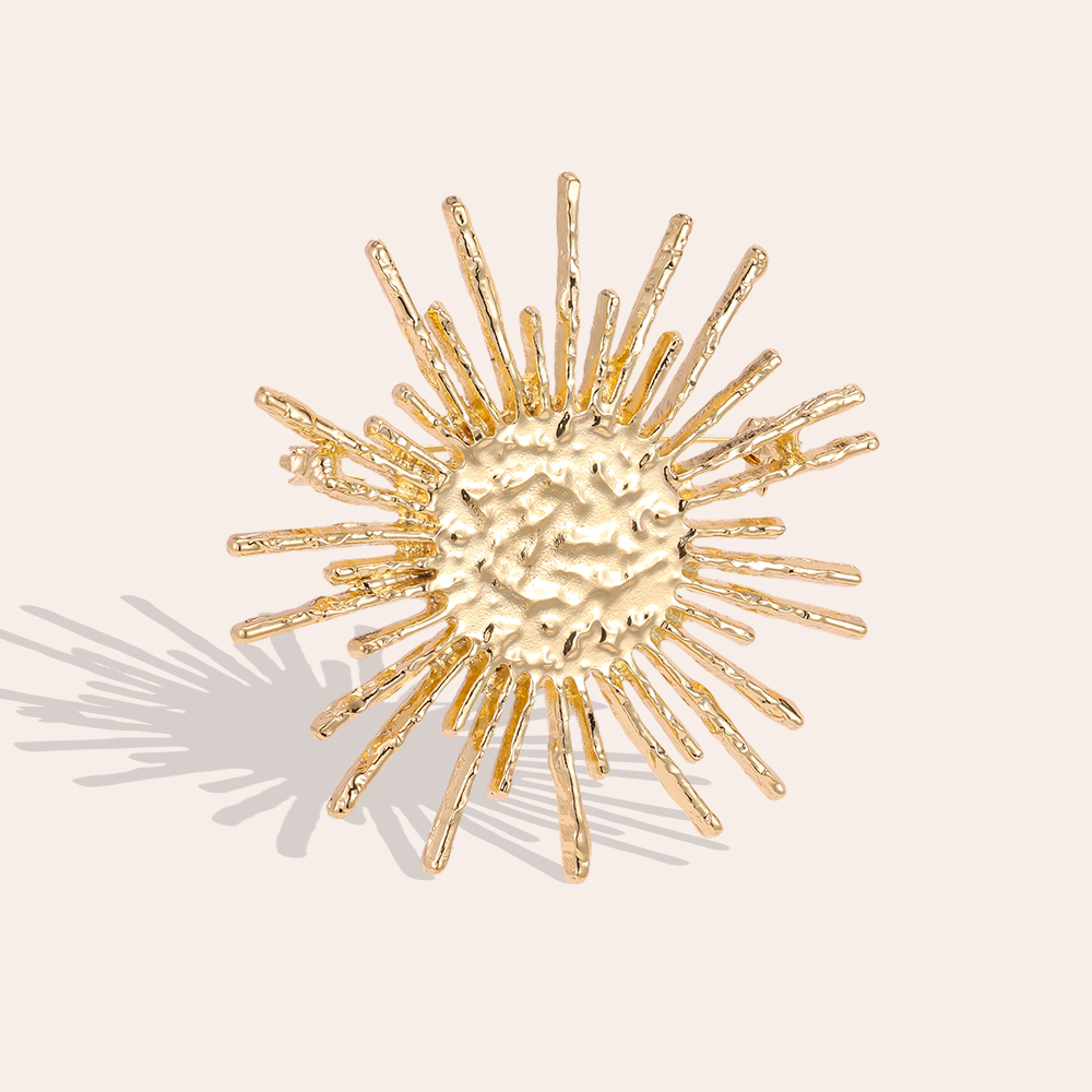 6.5cm gold sun brooch 