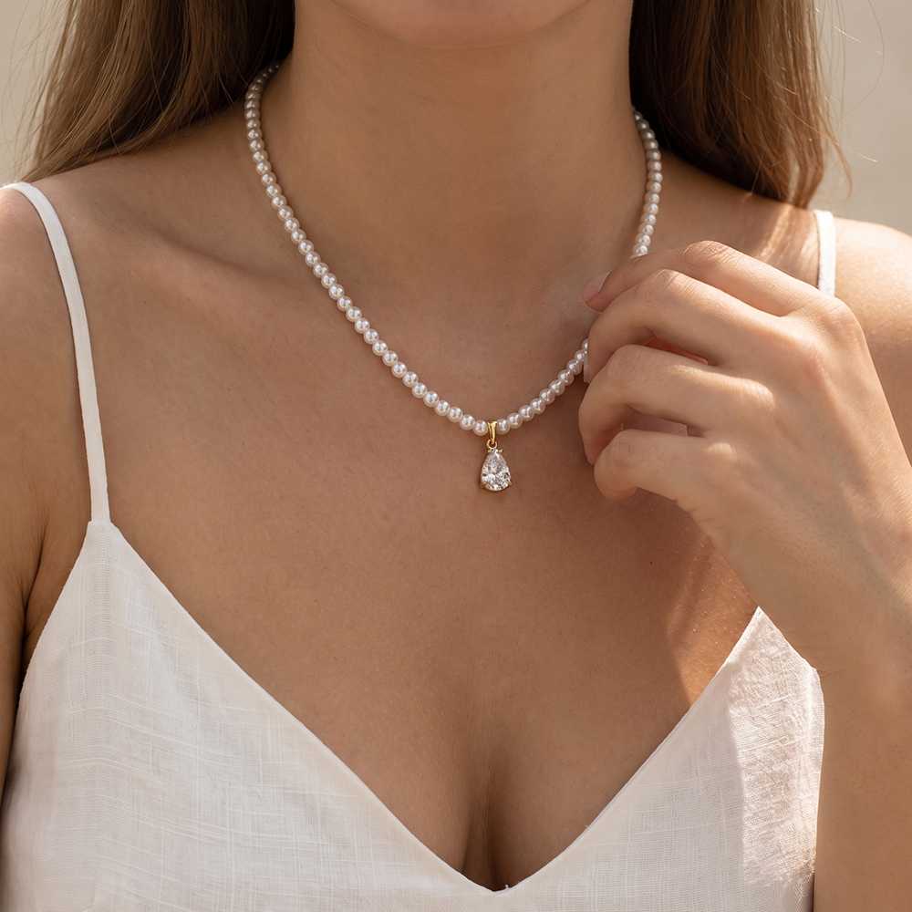 Stainless steel necklace, 39 cm, with teardrop-shaped cubic zirconia and a pearl chain