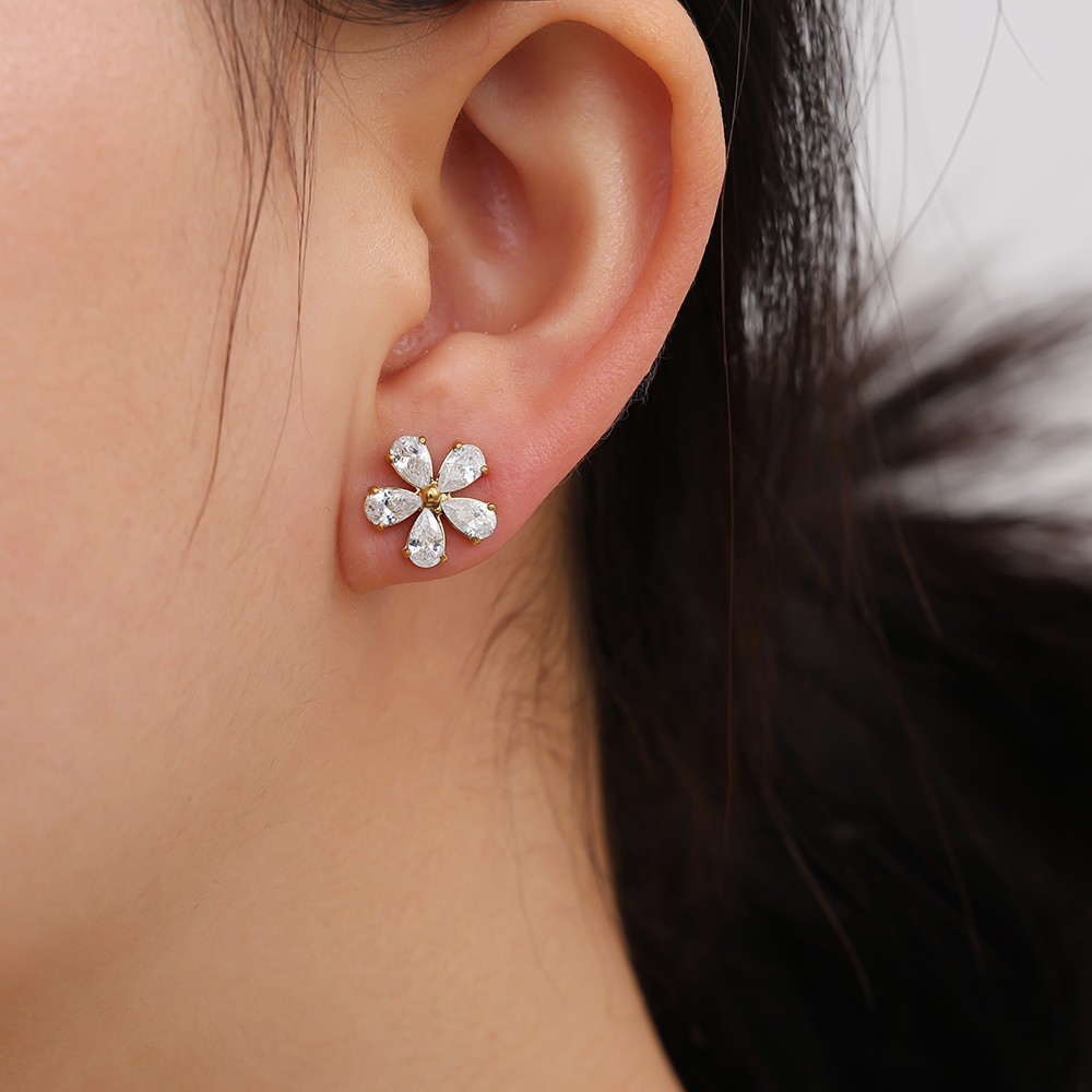 stainless steel earrings 1cm zirconia flower