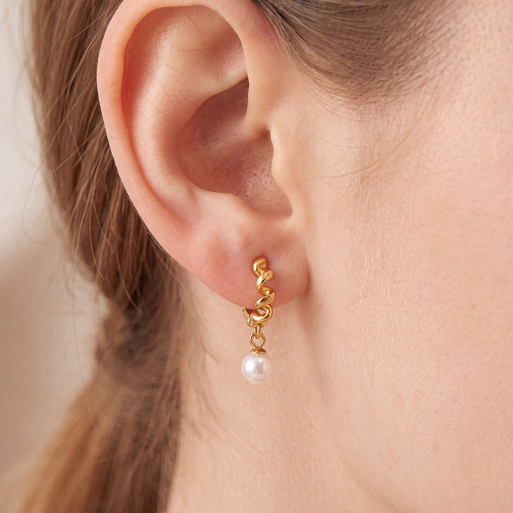 Stainless steel earrings, 29 mm. Beautiful twisted hoop earrings with a pearl
