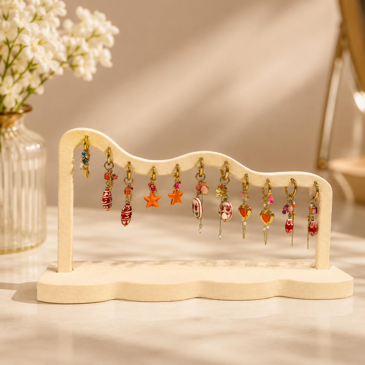 Display: 29 x 15 x 8 cm, beige earrings    
