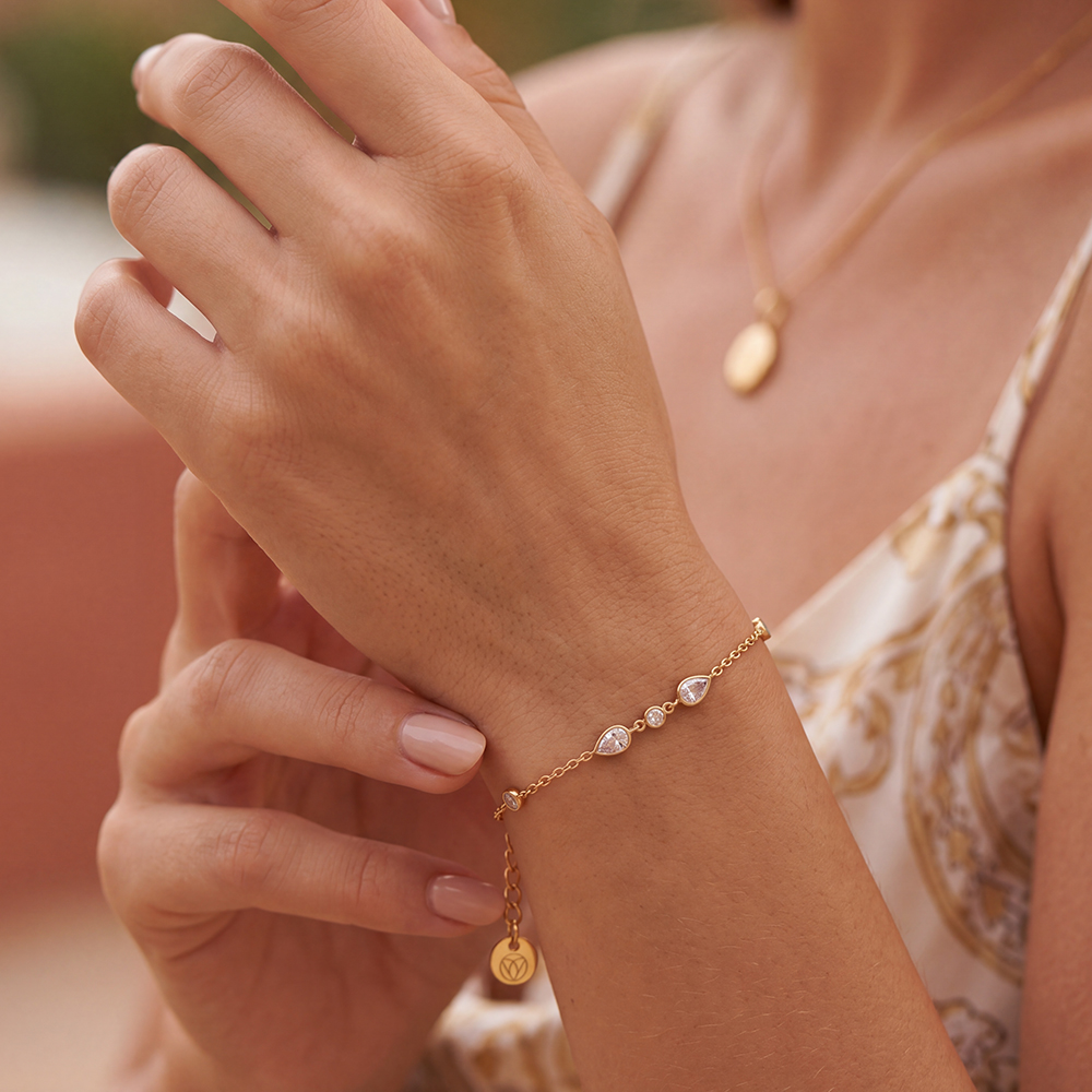Stainless steel bracelet, 17 cm, with teardrop-shaped cubic zirconia