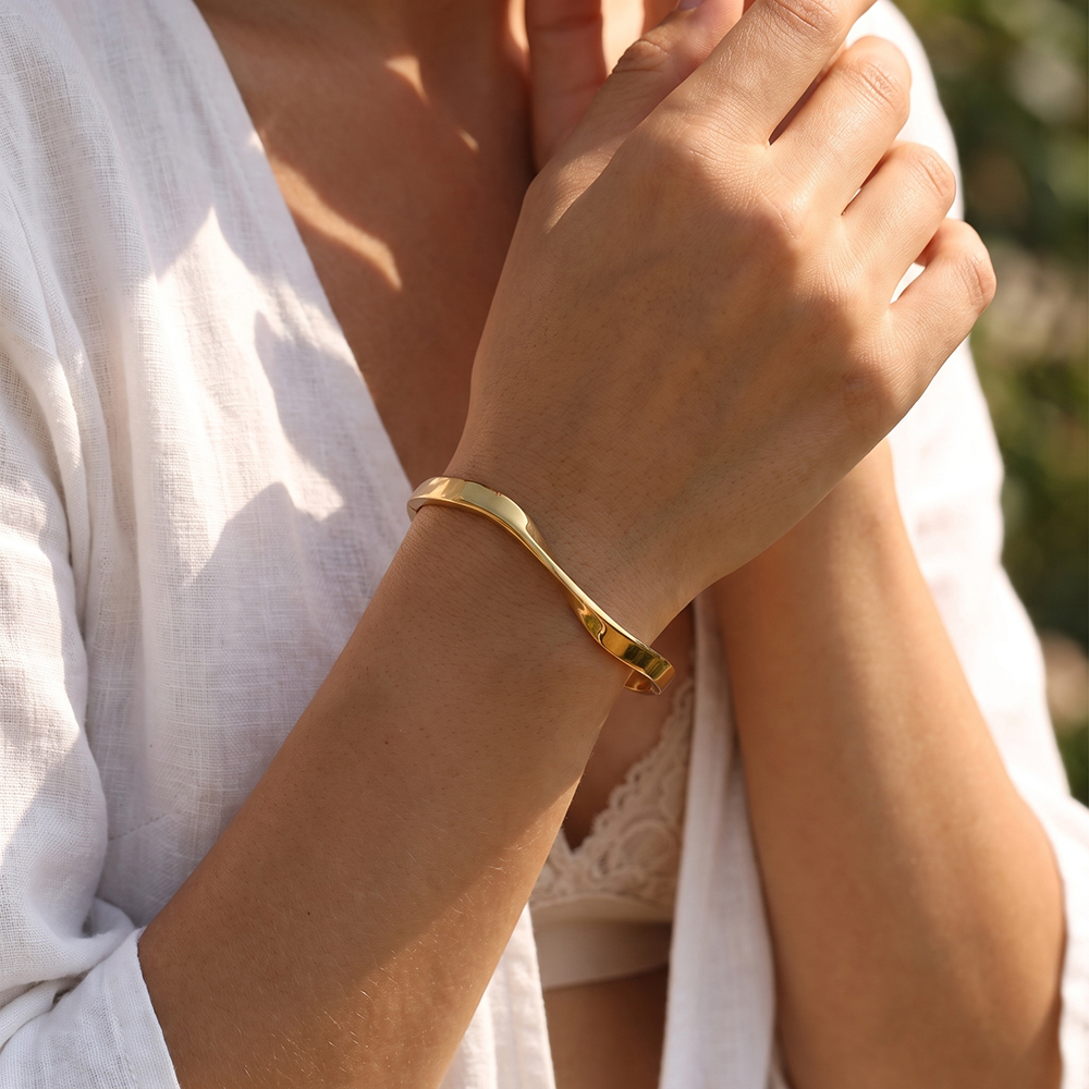 Stainless steel bangle, 6 cm, simple wave design