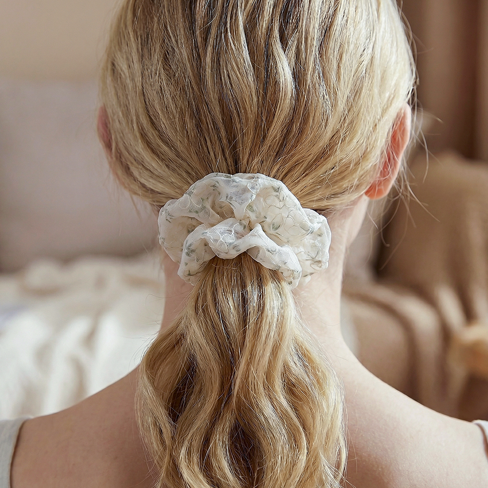 Small flowers scrunchie