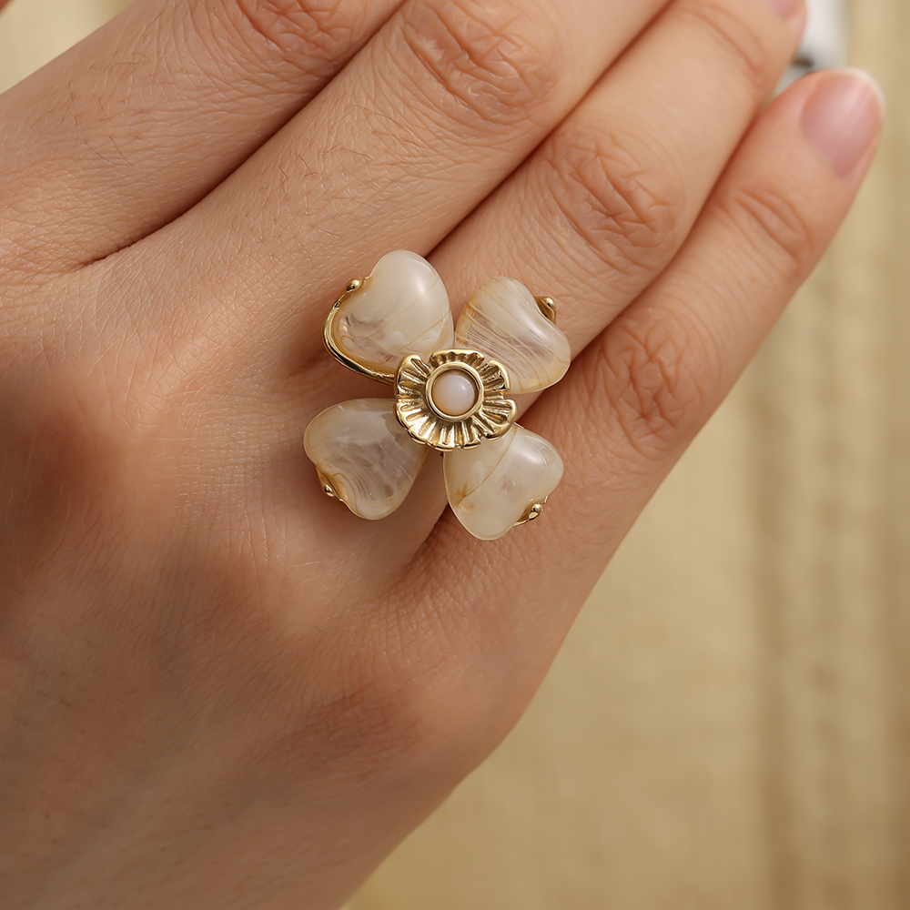 Stainless steel ring resin flower